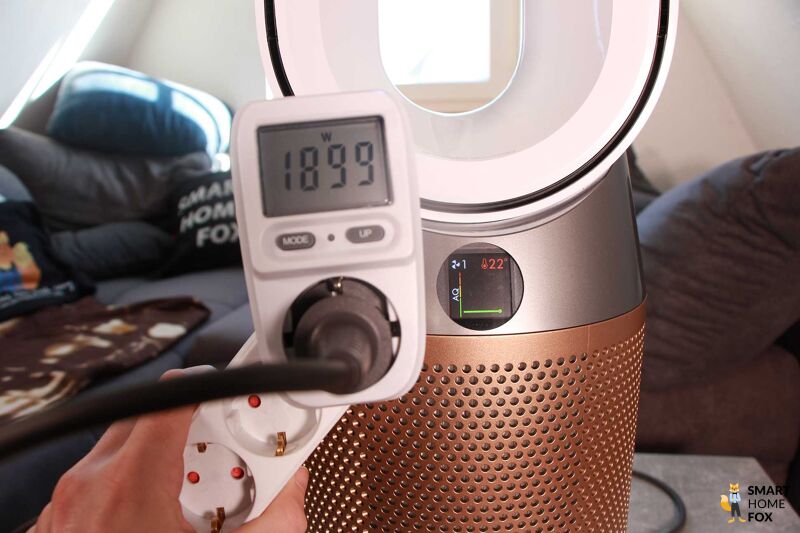 Der Stromverbrauch des Dyson Purifier Hot+Cool Formaldehyde beträgt 1900 Watt auf Lüfterstufe 1 im Heizmodus.